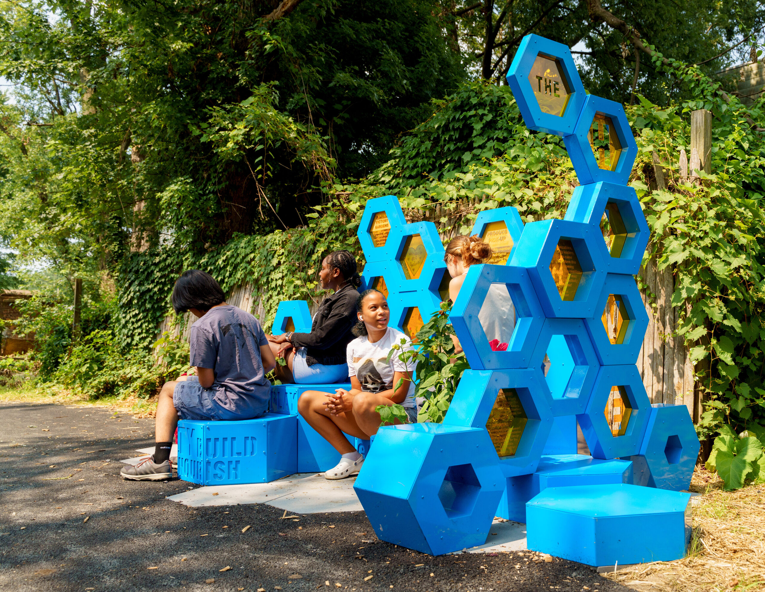 BEEHIVE（蜂の巣）　カイフランク The Hive - SEGD - Designers of Experiences
